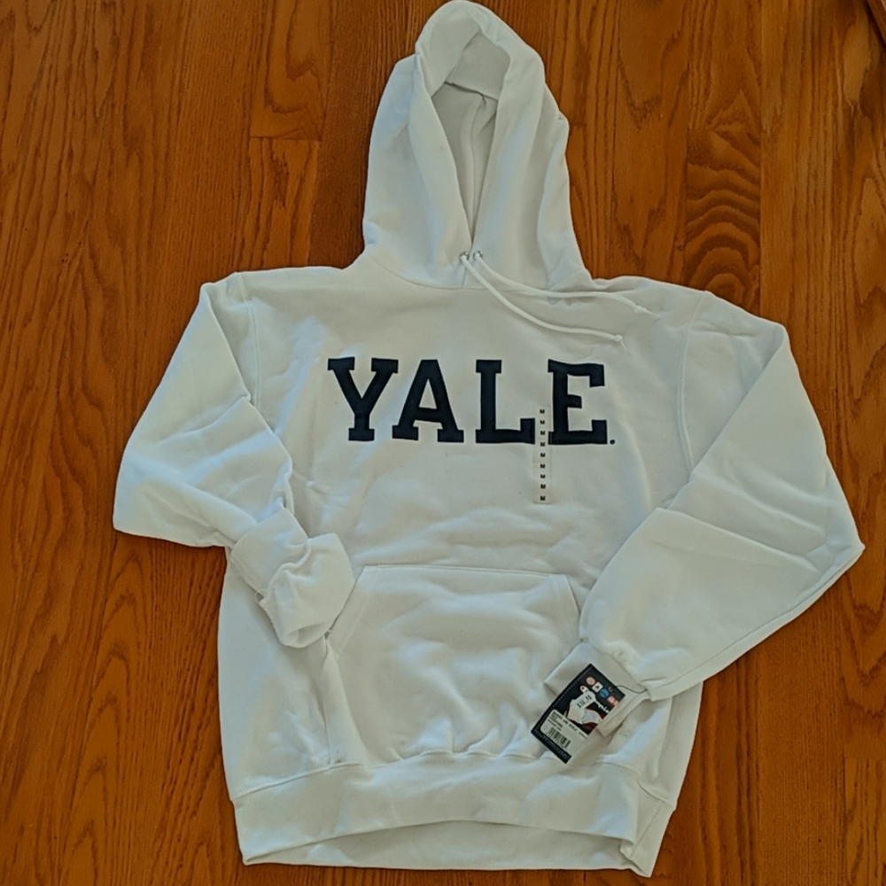 YALE medium white sweatshirt
